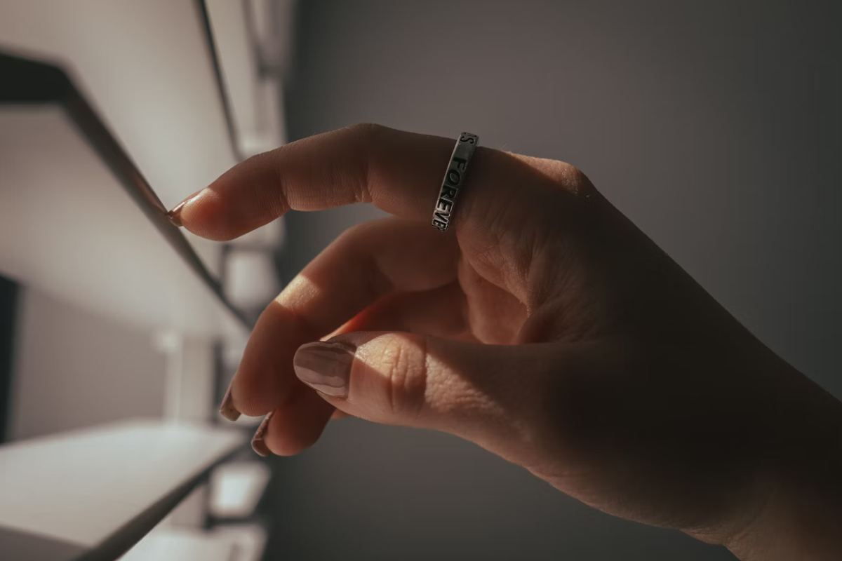 “Oura Ring and Ultrahuman Ring on hand showing sleep data dashboard”