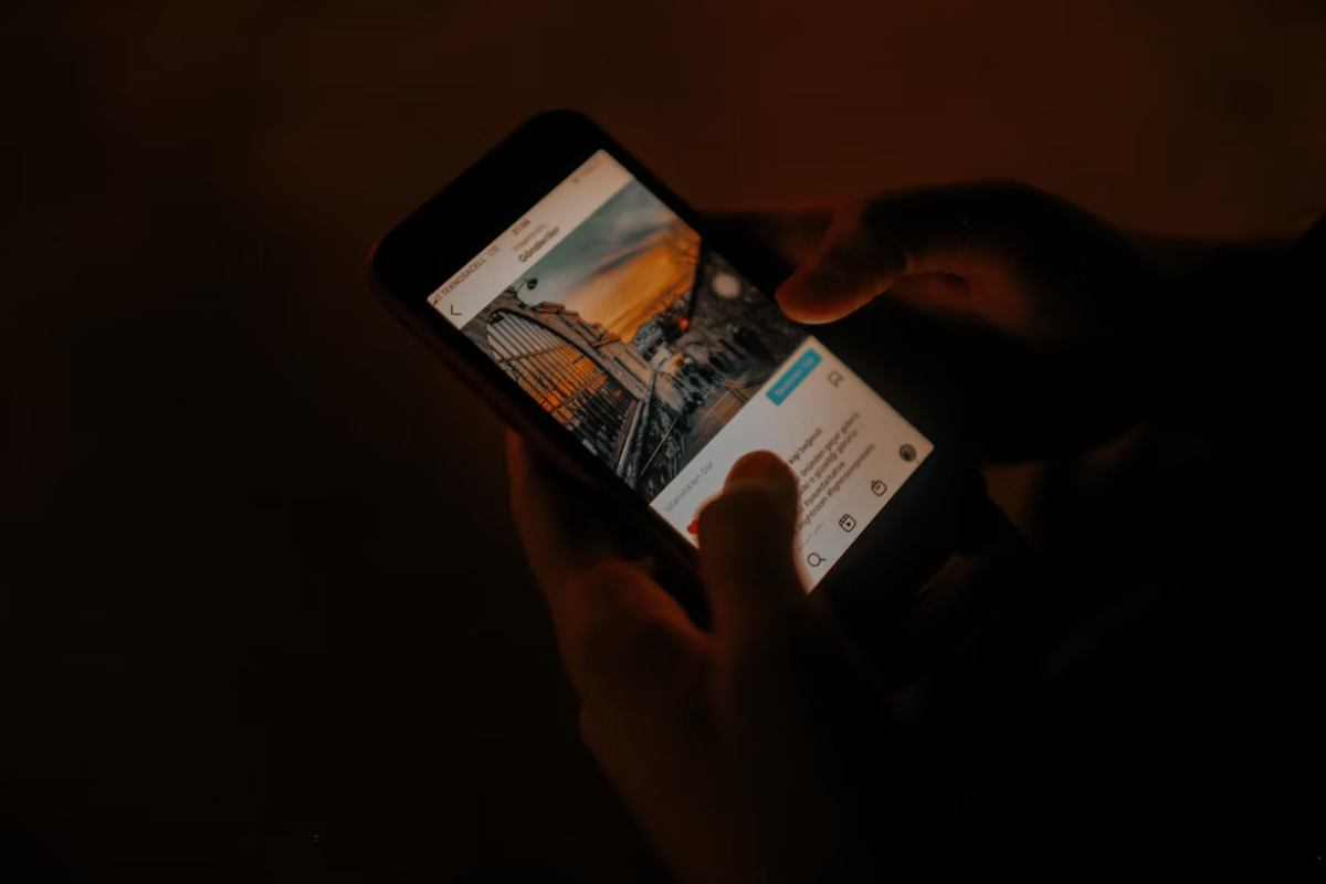 "Oura Ring sleep stage breakdown on smartphone app"